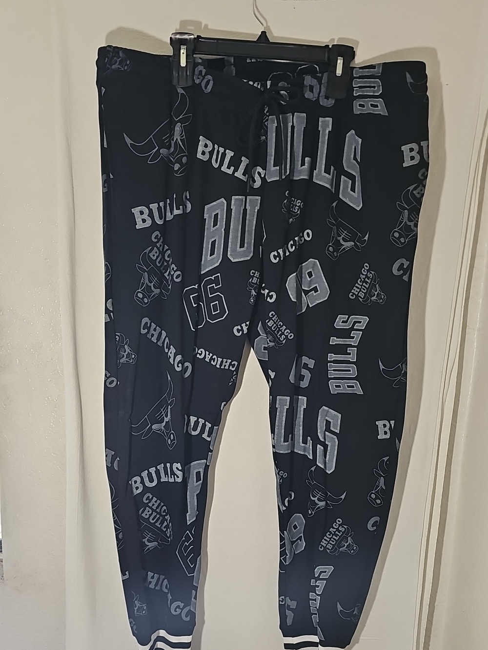Chicago Bulls Black Graphic Jogging Suit with Team Logo